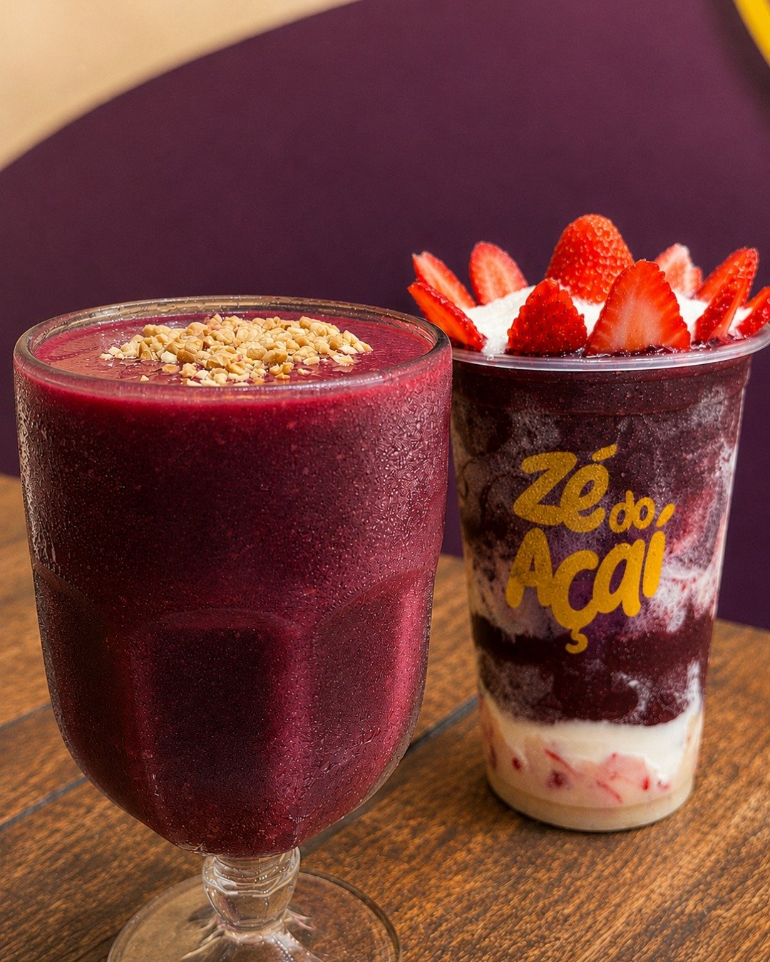 Dois copos de açaí da Zé do Açaí